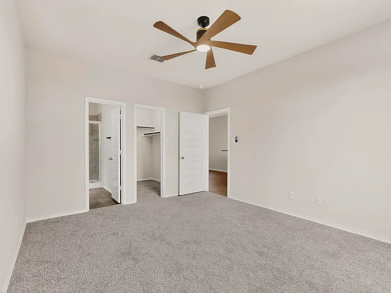 10422 Green Lake Dr — Photo 4