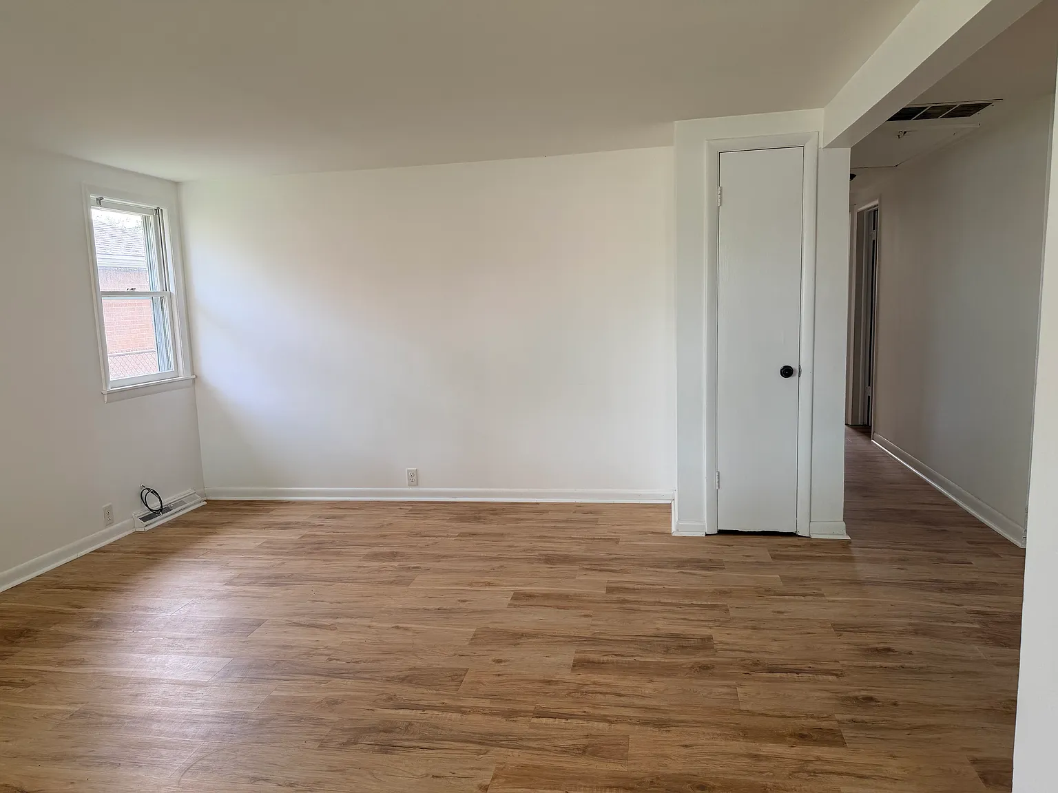 3 bed, 1085 sqft, $2,095 — Photo 3