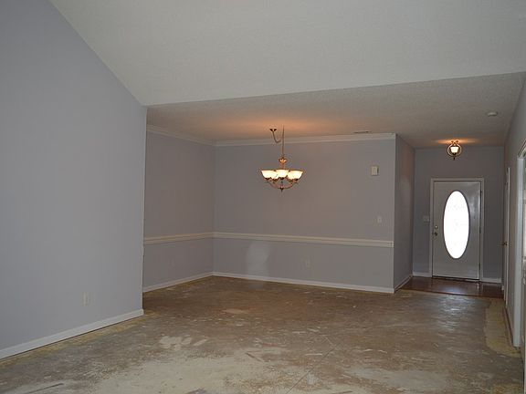 3rd image of 289 Vanderbilt Dr