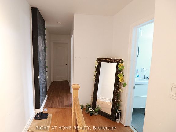 3rd image of 2083 Davenport Rd