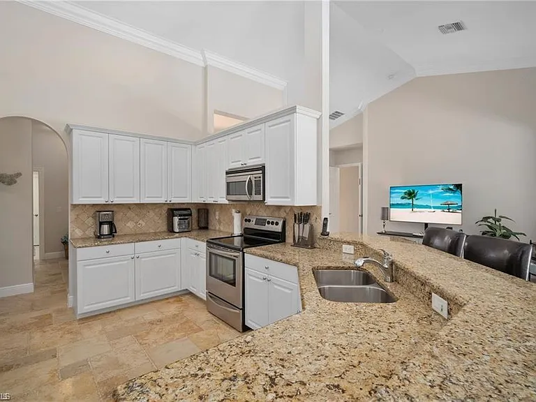 8884 Mustang Island Cir — Photo 14