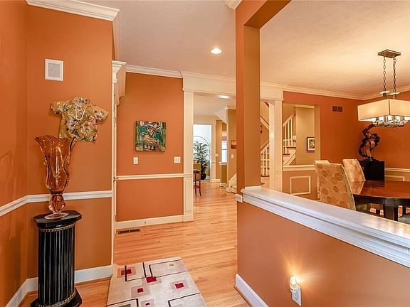 4th image of 39 Neuchatel Ln