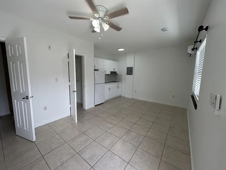 801 W 2nd Ave #2 — Photo 16