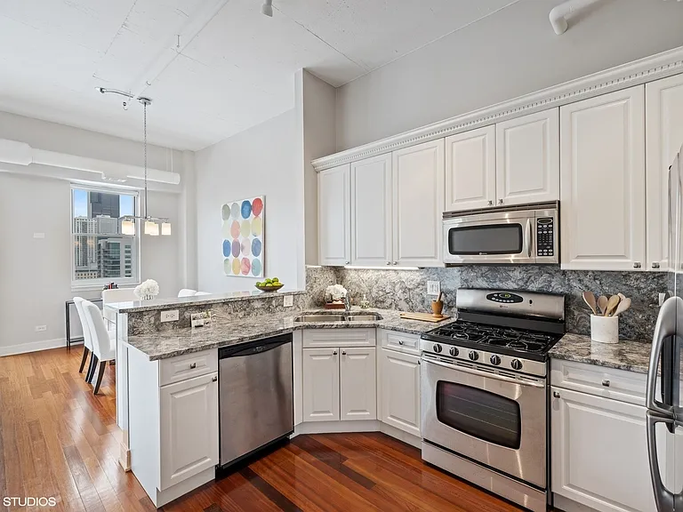 950 W Monroe St #901 — Photo 10