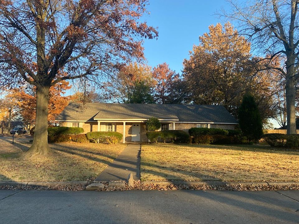 2nd image of 617 Golf Links Dr