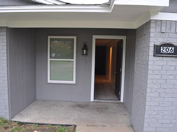 2nd image of 206 N Meadowview Dr