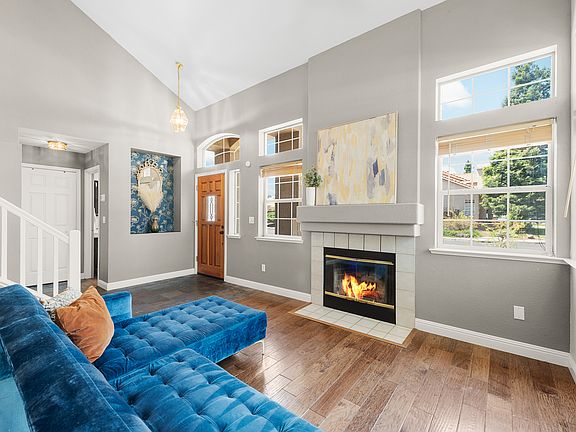 4th image of 443 Melissa Ct