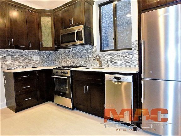 4th image of 3040 44th St APT 1B