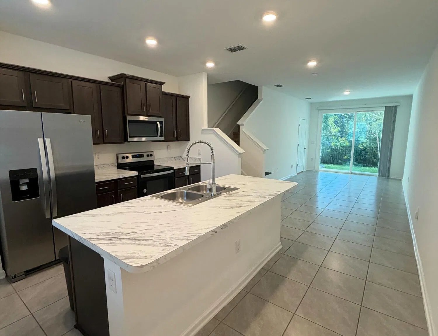 2 bed, 2.5 bath, 1110 sqft, $1,750 — Photo 2