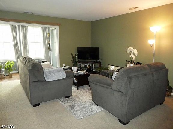 2nd image of 116 Wycombe Pl #116