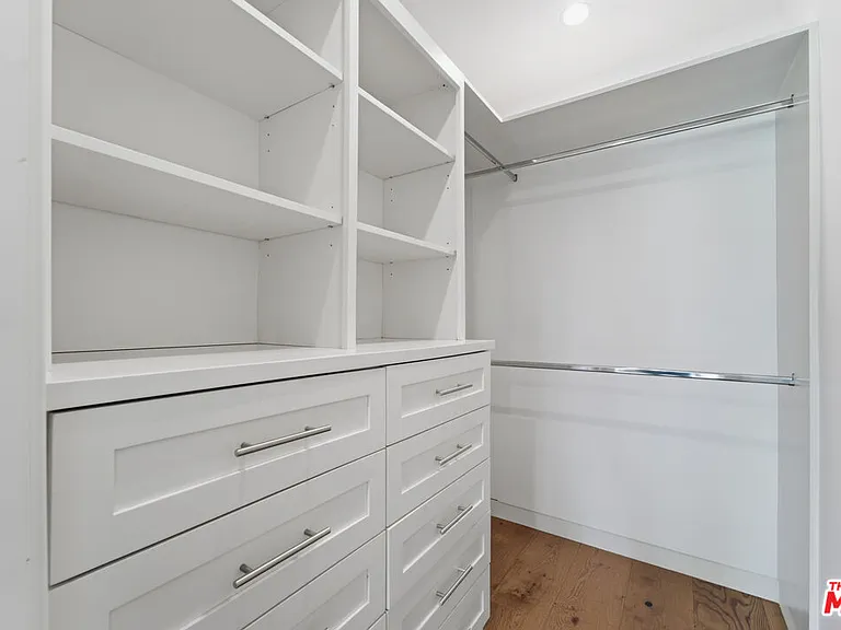 393 N Huntley Dr — Photo 9