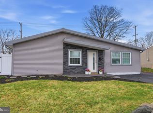 21 Border Rock Rd, Levittown, PA 19057