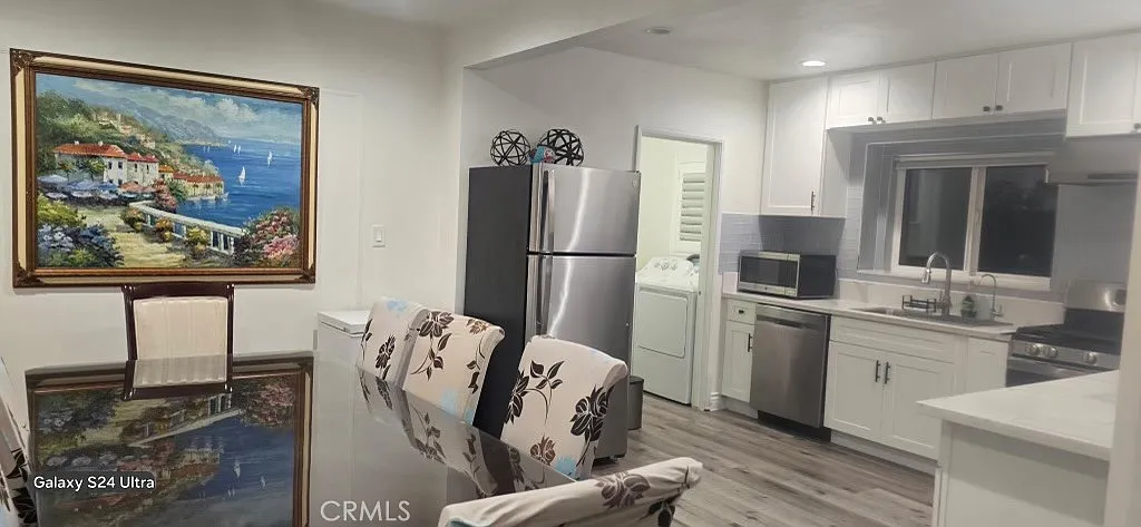 2 bed, 1080 sqft, $3,000 — Photo 3