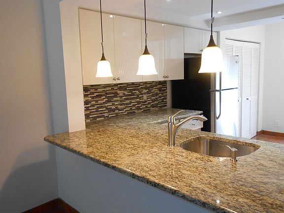 3rd image of 5055 Oak Hill Ln APT 213