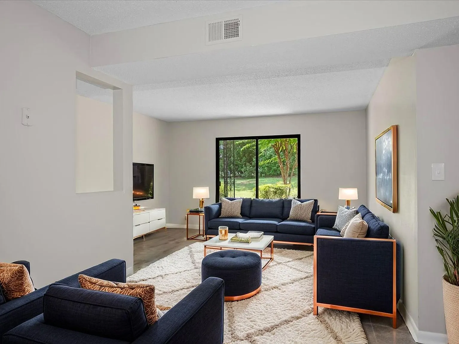 Orleans Apartments — Photo 2