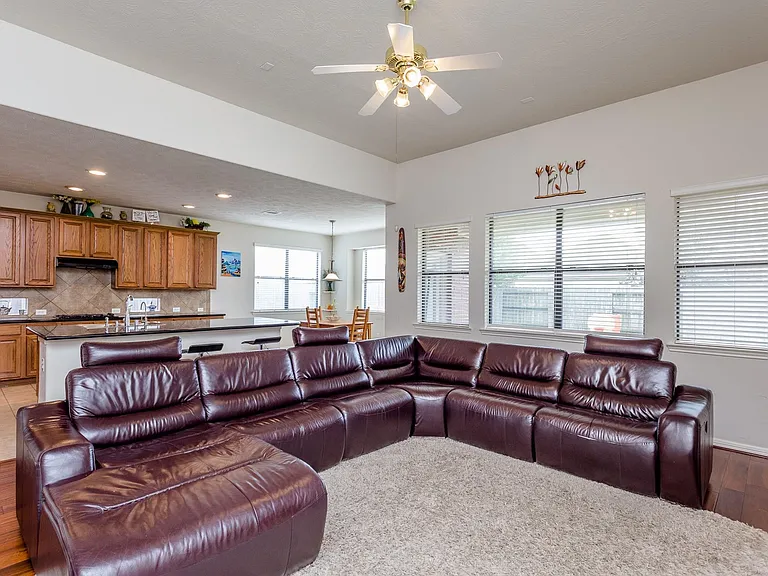 6706 Ashworth Dr — Photo 14