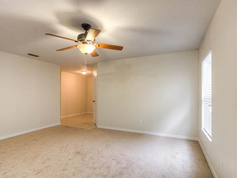 735 Windrose Dr — Photo 4