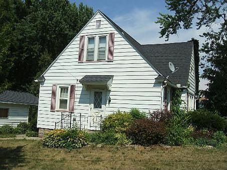 1st image of 324 W Boys St