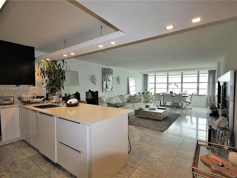 5151 Collins Ave #933 — Photo 6
