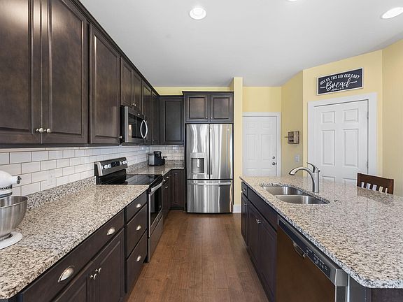 4th image of 436 Northern Red Oak Dr
