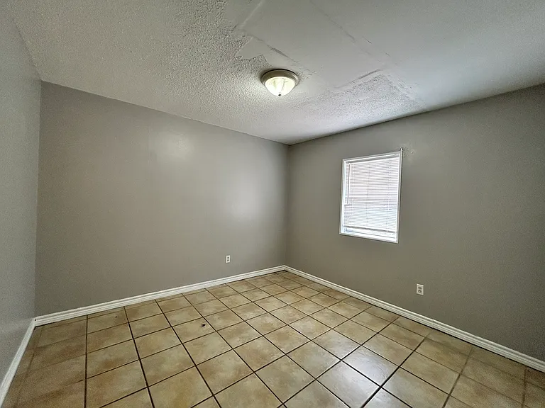1600 Brentwood Dr #105 — Photo 8
