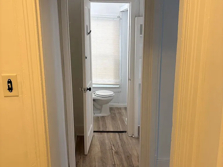 263 E Chestnut St — Photo 5