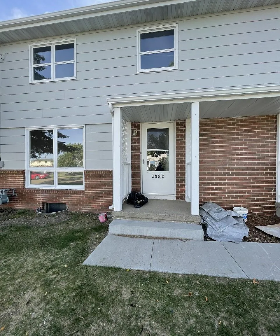 3 bed, 1150 sqft, $900 — Photo 1