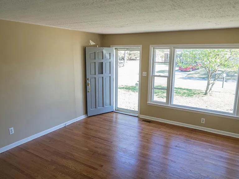 4612 Dominion Rd — Photo 4