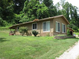 2049 Old Saint Mary Pike, Parkersburg, WV 26104