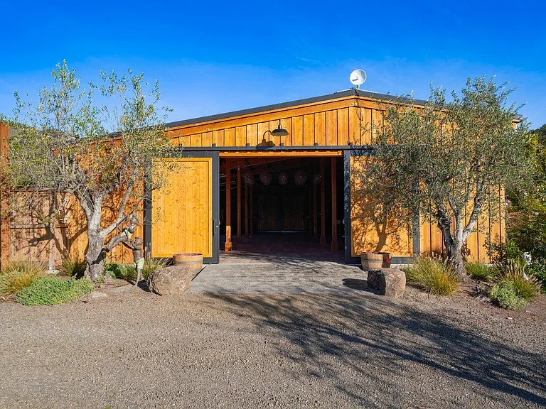 6161 Silverado Trl — Photo 82