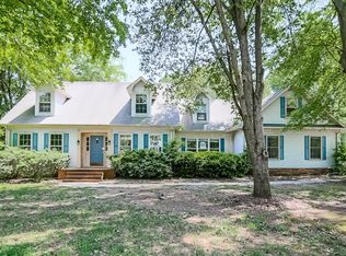 202 Chestnut Oaks Cir, Simpsonville, SC 29681