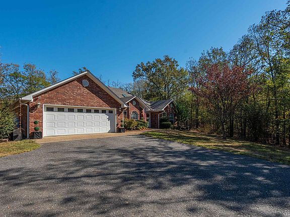 5th image of 828 Lakeshore Dr