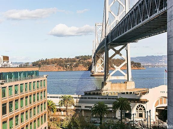 4th image of 403 Main St APT 703N