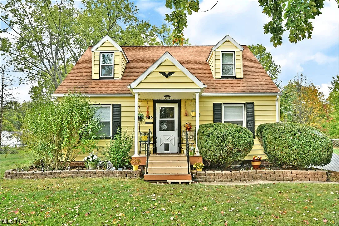 450 Idylwild St NW photo 1