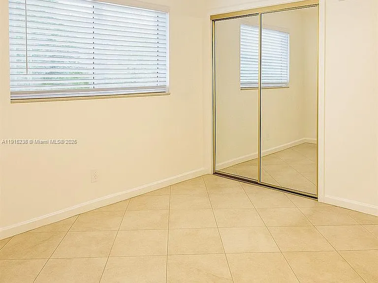 1100 Pine Dr #106 — Photo 9