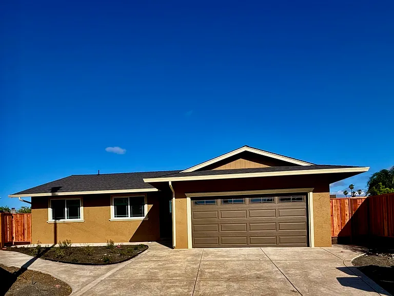 4831 Zinnia Ct — Photo 1