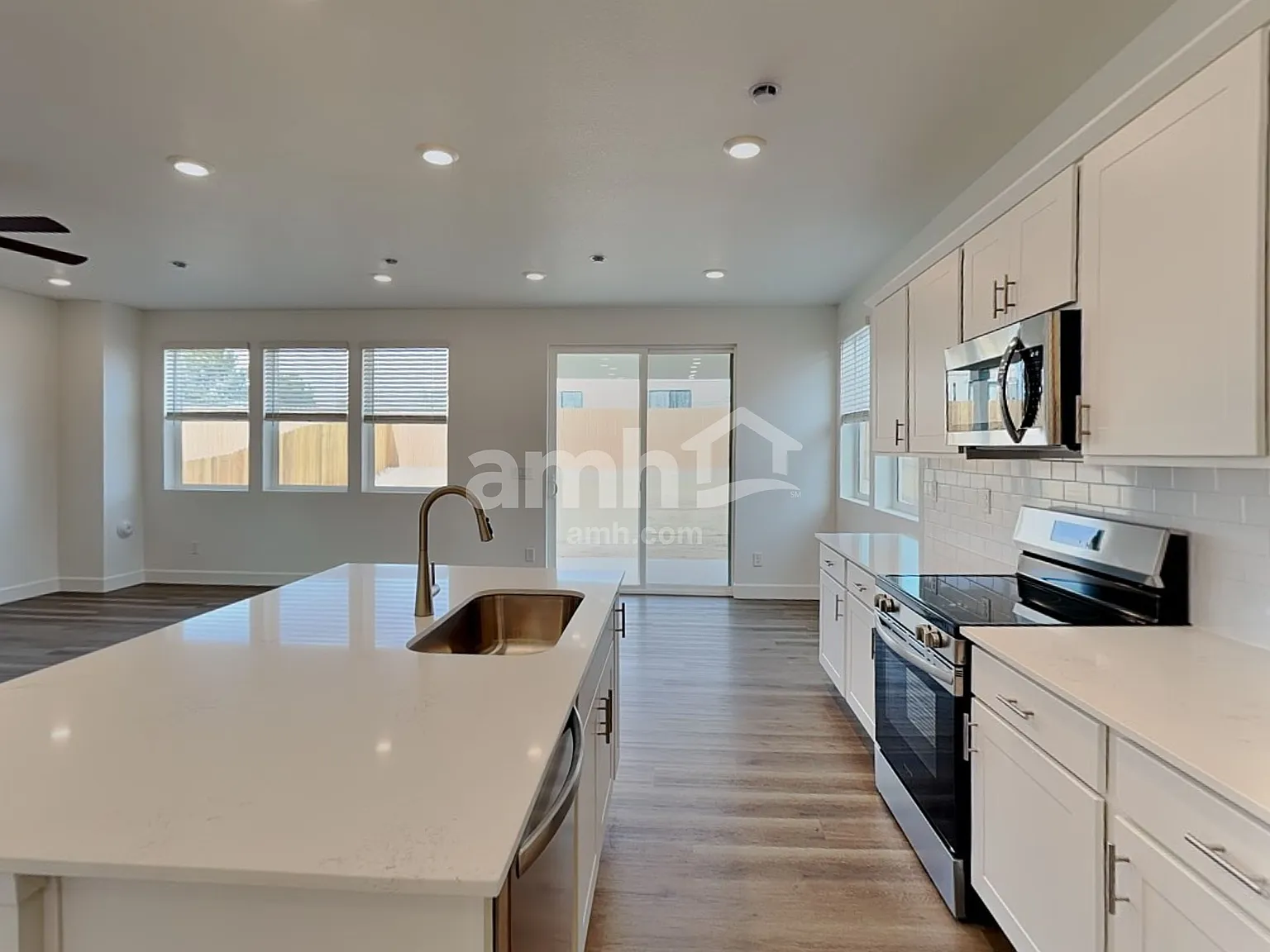 4 bed, 2.5 bath, 2040 sqft, $3,070 — Photo 4