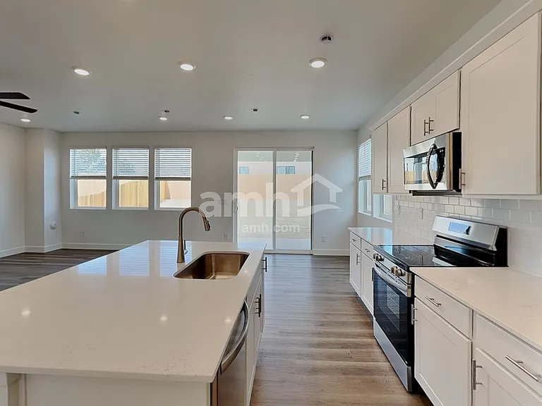 10057 Atchinson Ct — Photo 4