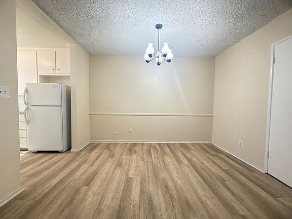 4th image of 202 S Del Mar Ave #202F