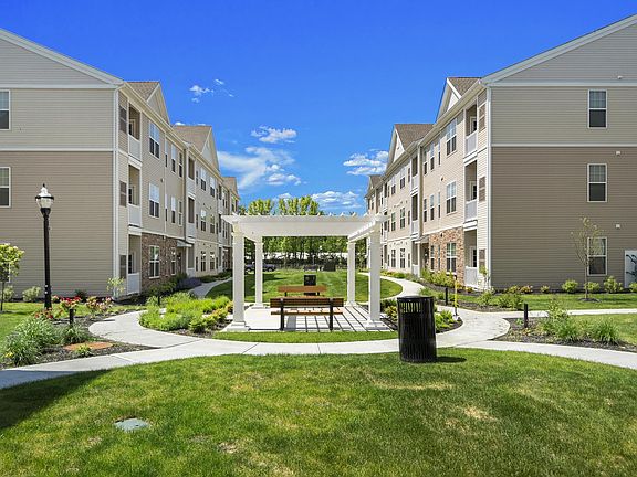 5th image of 302 Barrington Ct #13-101