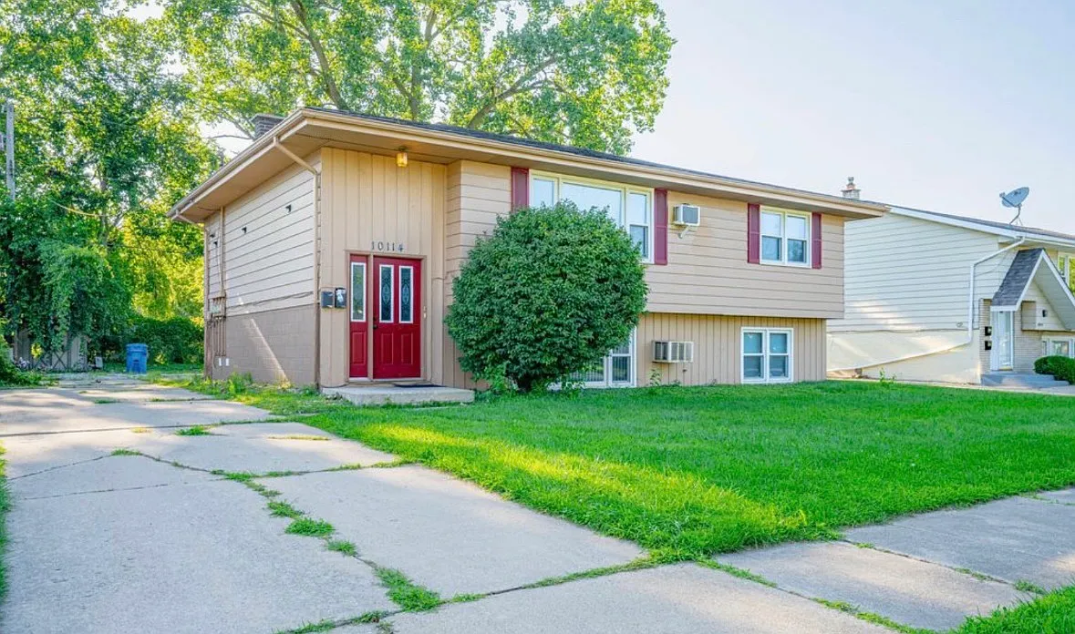 3 bed, 1200 sqft, $1,895 — Photo 1