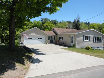 438 S Rush St, Pentwater, MI, 49449