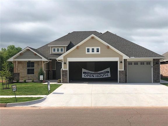 3rd image of 2804 Pebble Creek St