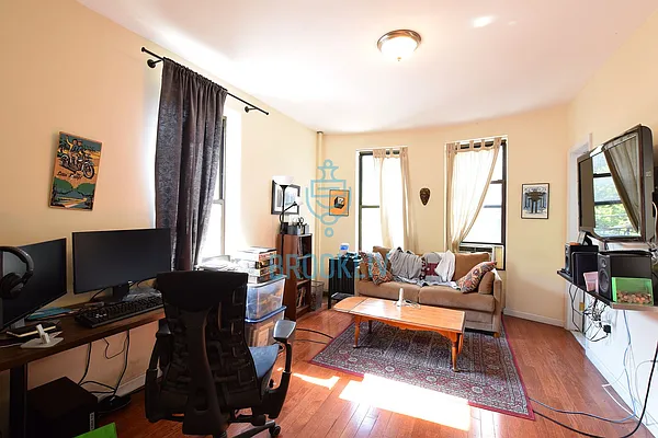 Rented by null | media 28