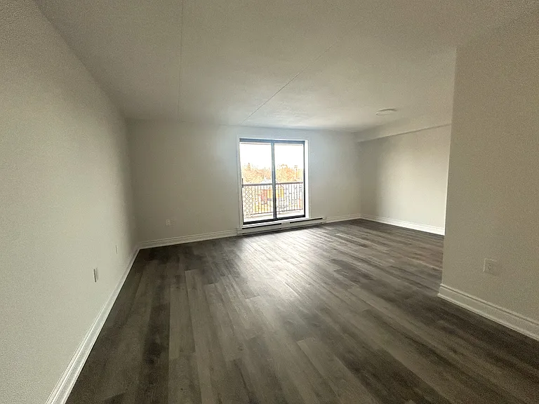 17 Coldwater Rd W — Photo 18