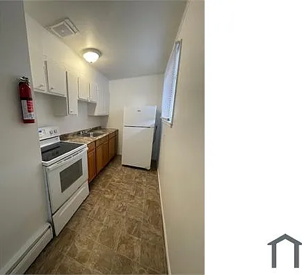 83 Harvey Pl — Photo 1