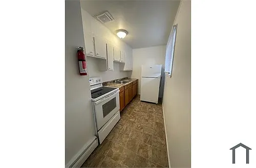 83 Harvey Pl Photo 1