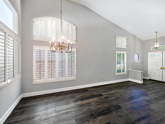 4th image of 27514 Courtview Dr