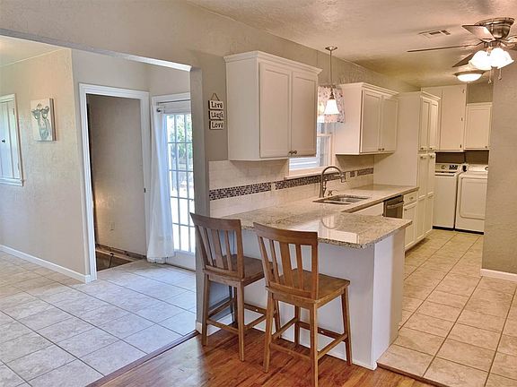 5th image of 820 NW 20th St