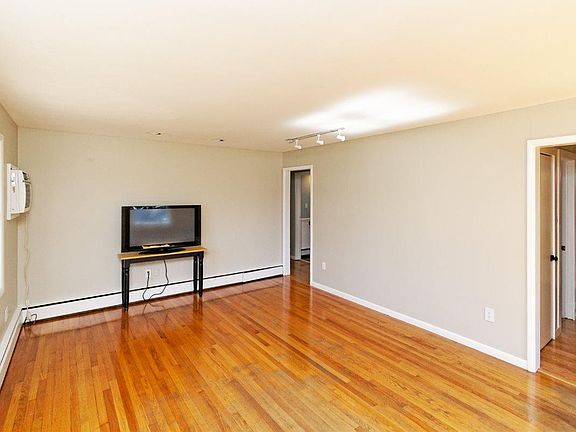 2nd image of 143 Melrose Ave